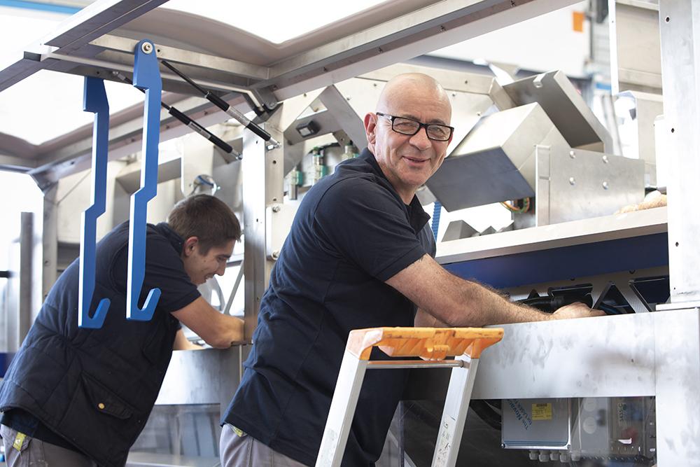 Pattyn employee maintaining a Pattyn machine at the customer's premises